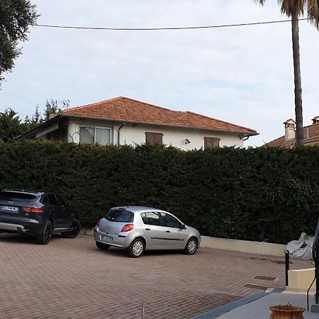 Studio Meuble-Juan Pins-Logt2 Antibes Exterior photo